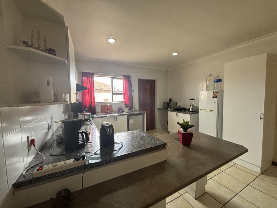 2 Bedroom Property for Sale in Summerstrand Eastern Cape